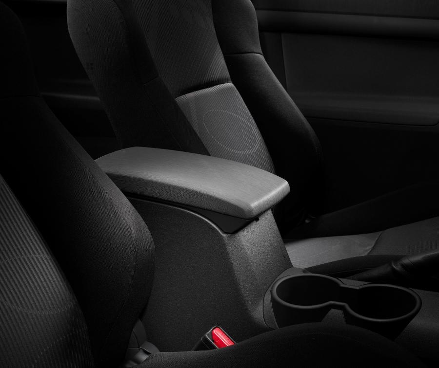 Детали интерьера Scion tC 2011 года  (фото 52 из 68)